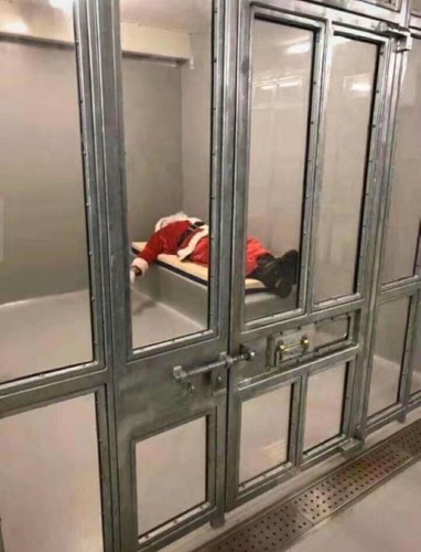 圣诞老人囚禁图片